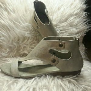 NWOB light grey Corkys sandals
